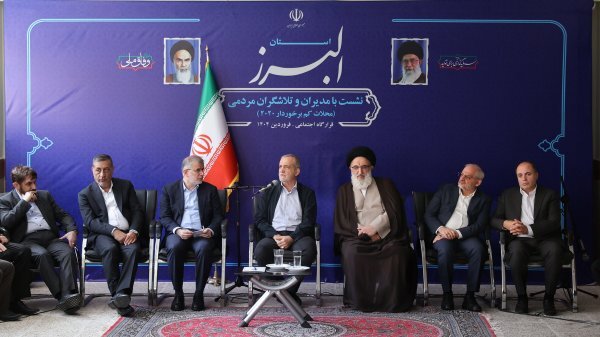 ایران متعلق به مردم است و با همراهی مردم، هیچ توطئهای به نتیجه نخواهد رسید ایران متعلق به مردم است و با همراهی مردم، هیچ توطئهای به نتیجه نخواهد رسید
