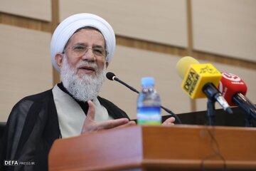 رئیس سازمان عقیدتی سیاسی ارتش: دشمن اکنون در فضای مجازی حکمرانی می‌کند/ باید هم بر فضای مجازی حکمرانی کنیم و هم در آن حضور مؤثر داشته باشیم