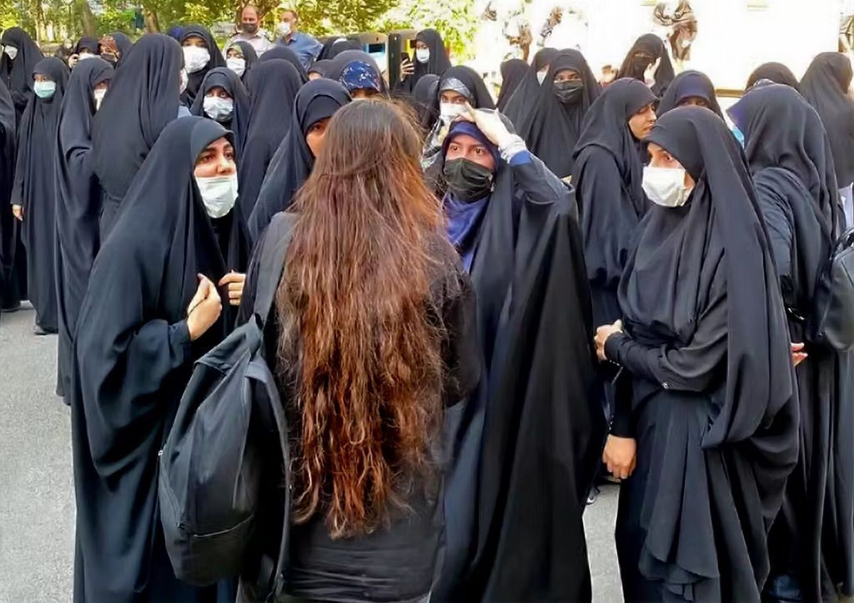 مقاومت پزشکیان در برابر لایحه حجاب و عفاف تا کجا خواهد بود؟/ آیا موافقان به دنبال برخوردهای قهری هستند؟