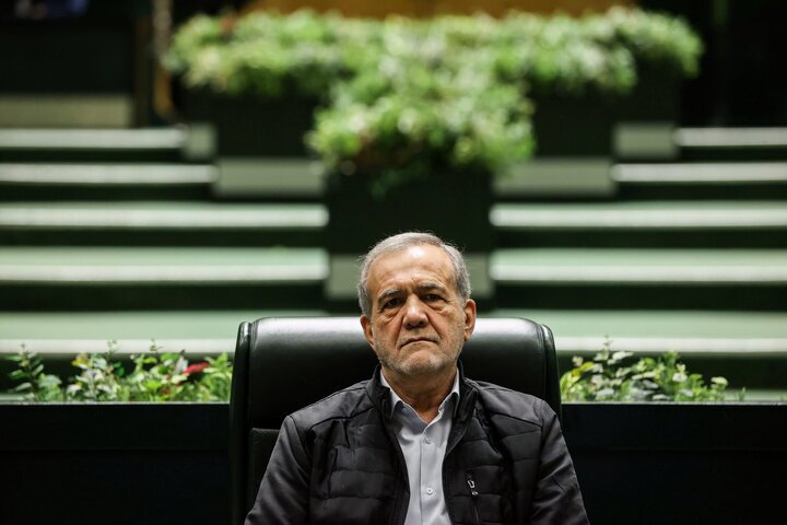 اسامی نمایندگانی که طرح سوال از رئیس جمهور را امضا کردند