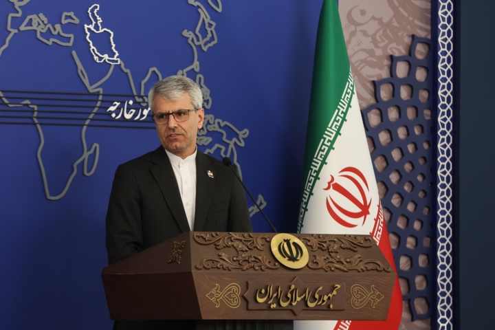 بقائی: سیاست ورزی با رد و بدل کردن پیامک‌های خصوصی انجام نمی‌شود