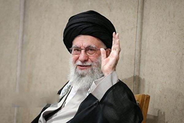 خون رهبر معظم انقلاب و فرماندهان بی‌پاسخ نخواهد ماند