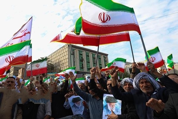 حمایت قاطع خوزستانی‌ها از نیرو‌های مسلح در تشییع شهدا
