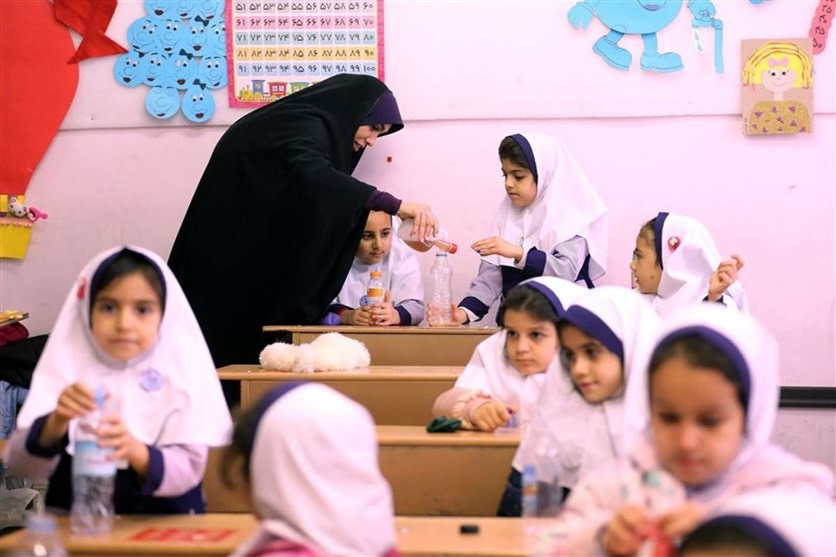 افزایش نجومی شهریه مدارس و مهدکودک‌ها؛ از ۲۵ تا ۱۲۵ میلیون/ خانواده‌های طبقه متوسط بر سر دوراهی دردناک