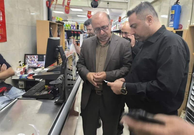 بازدید سرزده مسئولان دماوند از فروشگاه‌های مجری طرح کالابرگ الکترونیکی