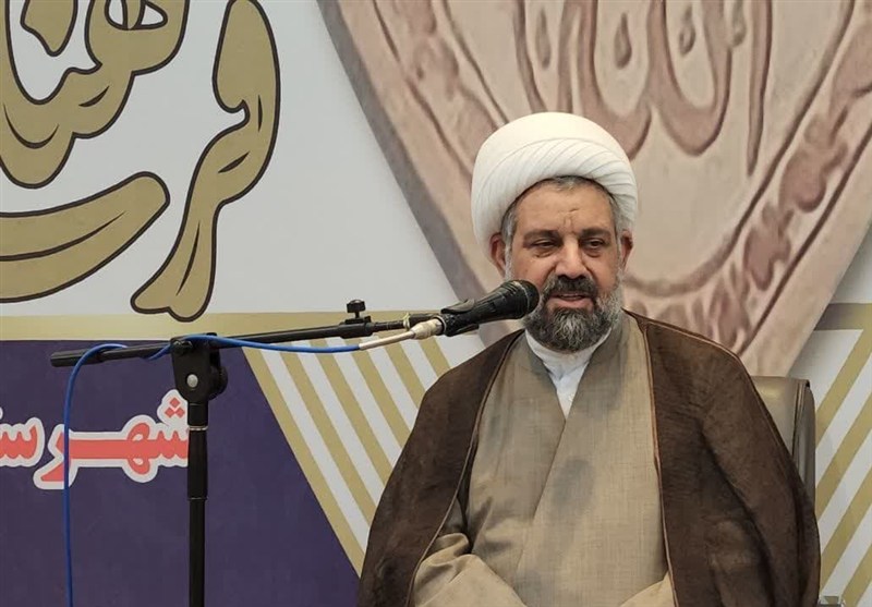 نماز جمعه تریبون بصیرت و اتحاد است
