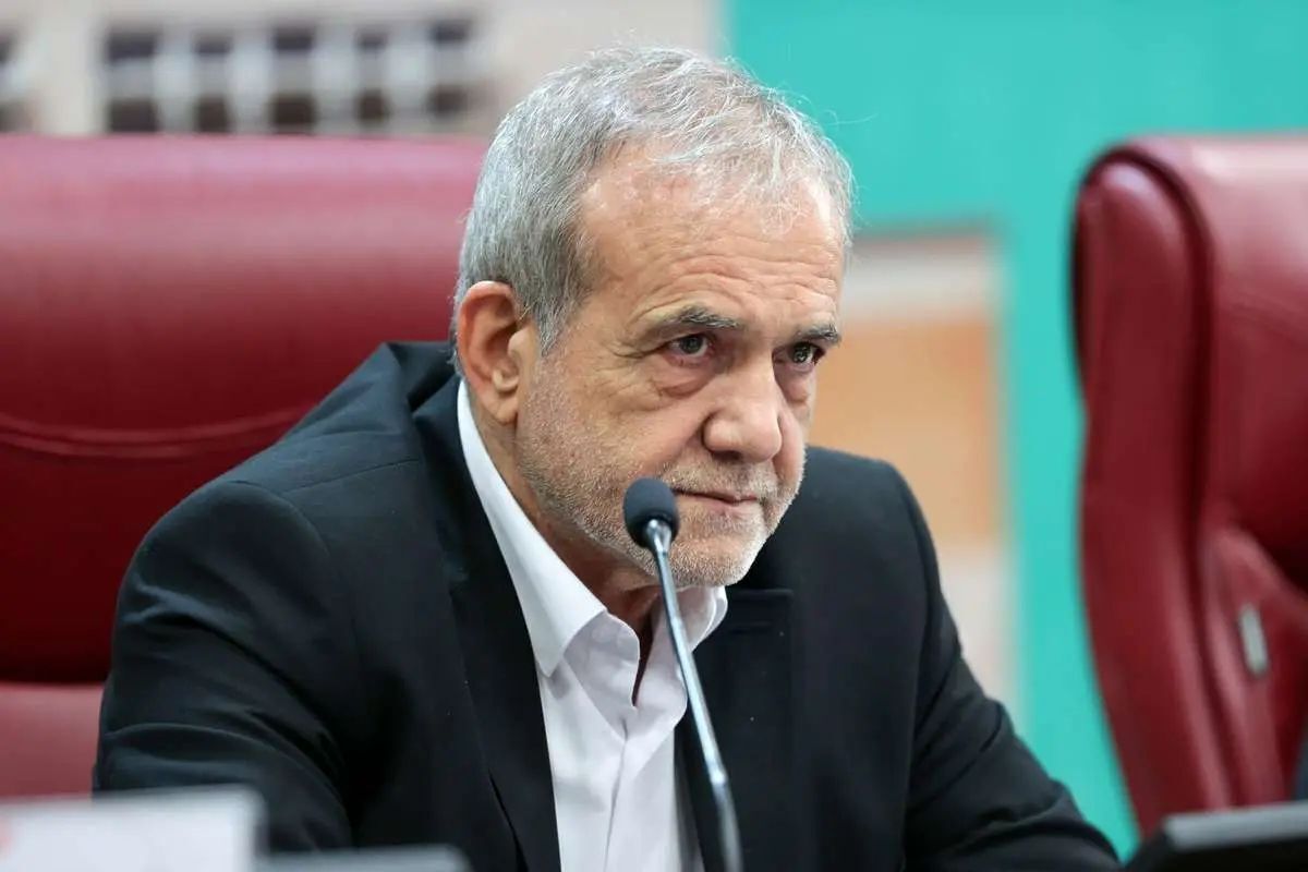 دستور پزشکیان برای برگزاری نشست حقوقدانان و نخبگان سیاسی با وزیر دادگستری درباره لایحه «مقابله با محتوای خلاف واقع در فضای مجازی» / رییس‌جمهور پذیرفته که خروجی این نشست، به عنوان تصمیم نهایی در خصوص این لایحه در نظر گرفته شود / چنانچه اجماع نخبگان بر استرداد این لایحه و از دستور کار خارج شدن آن باشد، دولت آن را خواهد پذیرفت