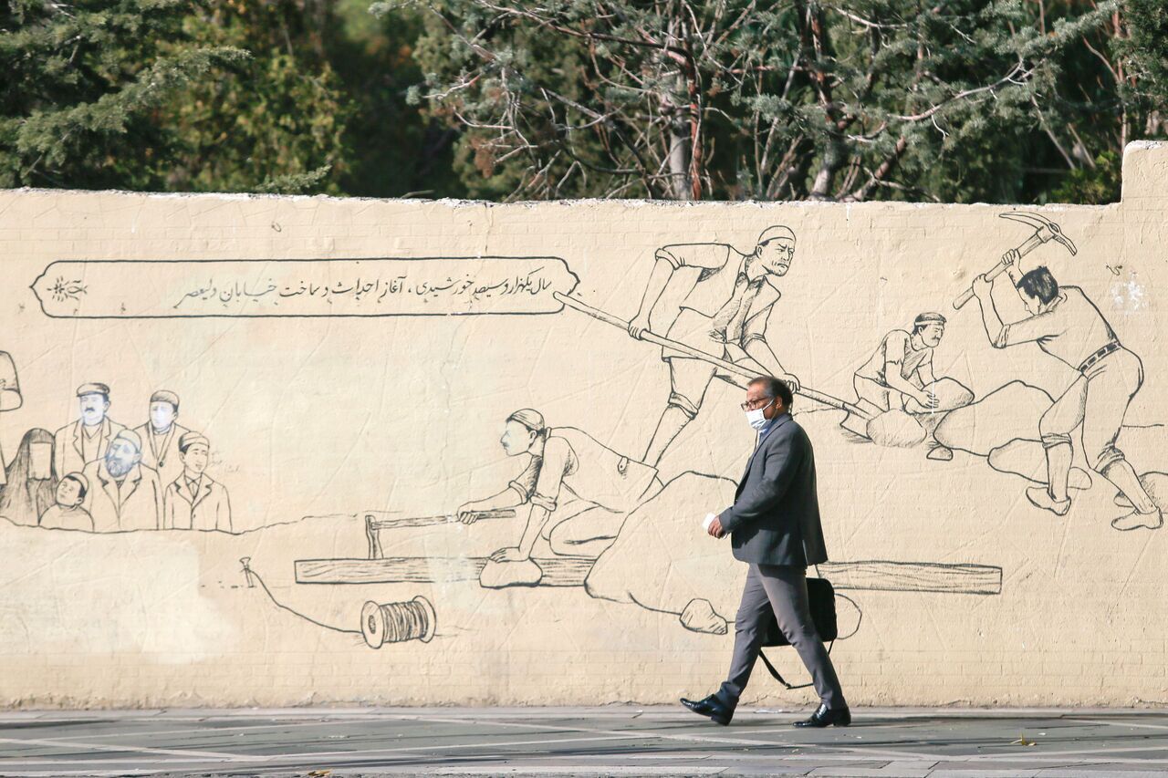 تعطیلات ناگهانی؛ عقبنشینی در بحران یا عقبماندگی اقتصادی؟/ هر روز تعطیلی، ۲۵.۵ هزار میلیارد تومان خسارت برای اقتصاد ایران تعطیلات ناگهانی؛ عقبنشینی در بحران یا عقبماندگی اقتصادی؟/ هر روز تعطیلی، ۲۵.۵ هزار میلیارد تومان خسارت برای اقتصاد ایران