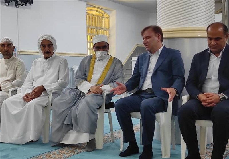 دیدار استاندار بوشهر با خانواده شهید مدافع امنیت در عسلویه