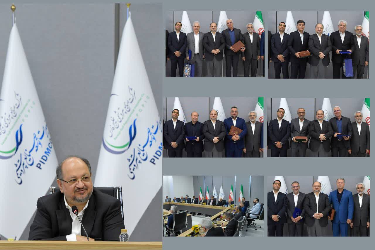 مدیرعامل هلدینگ خلیج‌فارس: رصد رقبای خارجی و تولید محصولات با ارزش افزوده بالا مطابق با بازار از اهداف انتصابات جدید است/ پتروشیمی ایران به شکار بازار جهانی می‌رود