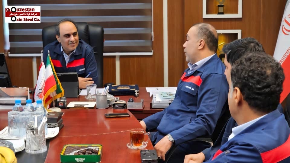 ( مهدی قمر فرزند منصور قمر یادگار هشت دفاع مقدس در جایگاه سرپرست روابط عمومی فولاد اکسین )طلوع قمر در افق رسانه ای فولاد اکسین/ قمر چهره‌ای مردی و اخلاق مدار و. رسانه ای در آسمان ارتباطات فولاد اکسین ، آغاز راهی نو برای برند سازی/مهدی قمر با حکم مدیر عامل، سکاندار جدید روابط عمومی فولاد اکسین شد./