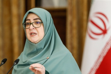 مهاجرانی: دولت می‌کوشد با تمام توان جنگ را از ایران دور کند