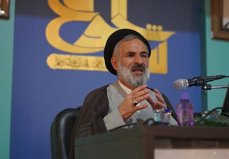 دولت اسلامی باید در کنار مردم و با تکیه بر مبانی دینی عمل کند