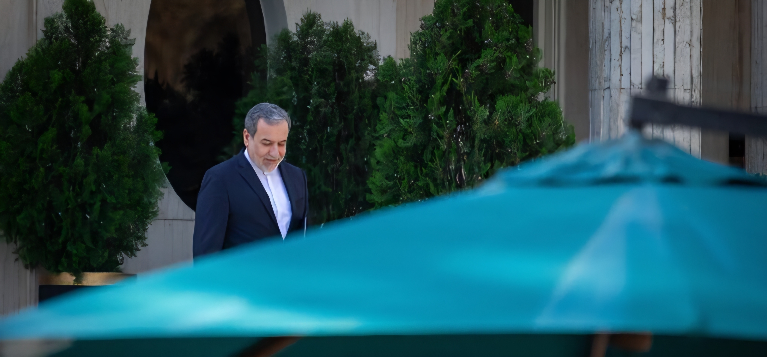 عراقچی: مذاکره با آمریکا اگر در کار باشد فقط درباره پرونده هستهای است عراقچی: مذاکره با آمریکا اگر در کار باشد فقط درباره پرونده هستهای است