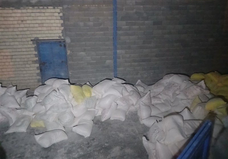 کشف 3 انبار آرد قاچاق در کرمانشاه/ 3 متهم دستگیر شدند