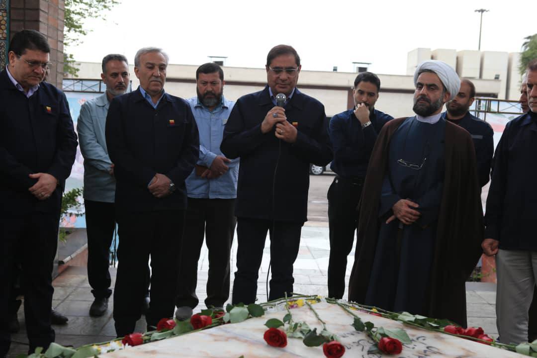 در آستانه سالروز وفات حضرت ام‌البنین(س) و گرامی‌داشت مقام مادران شهدا برگزار شد؛ گرامی داشت سالروز خاکسپاری شهدای گمنام فولاد خوزستان