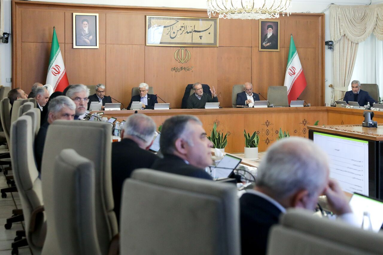 پزشکیان: نباید بیجهت برای مردم محدودیت ایجاد کرد/ ضرورت ارتقای مهارتهای نیروی انسانی پزشکیان: نباید بیجهت برای مردم محدودیت ایجاد کرد/ ضرورت ارتقای مهارتهای نیروی انسانی