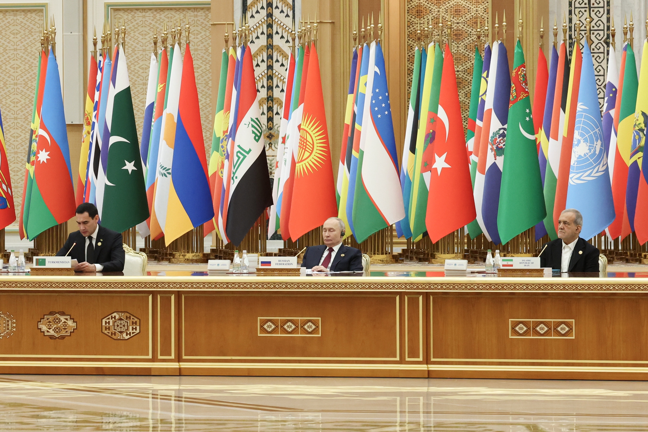 یک سفر، سه نشانه یک سفر، سه نشانه