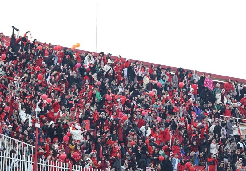 تراکتور با حمایت بانوان به استقبال پیکان میرود؛ بلاتکلیفی آقایان پس از خرید بلیت بازی تراکتور با حمایت بانوان به استقبال پیکان میرود؛ بلاتکلیفی آقایان پس از خرید بلیت بازی