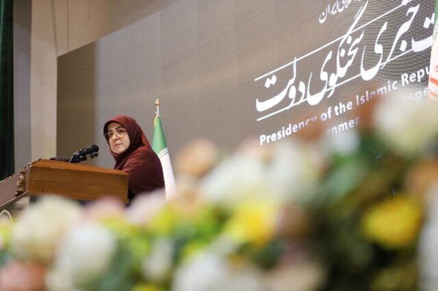 مهاجرانی: دانشگاه به حل مسائل جامعه اهتمام ویژه داشته باشد/ برخورد قاطع دولت با گرانفروشی