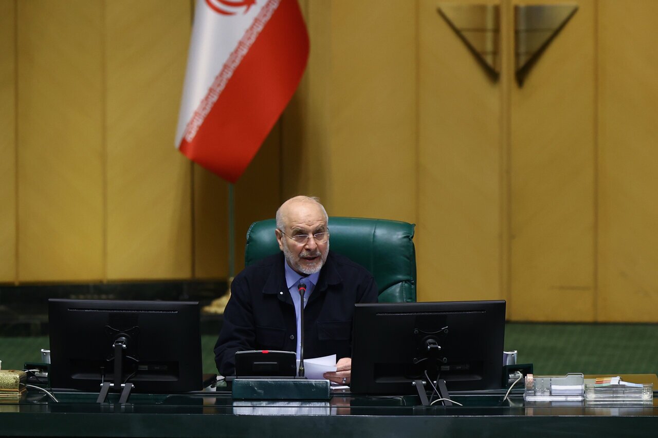 گرانی افسارگسیخته‌ کالاهای معیشتی مردم را نگران کرده است/ مدیریت بازار ارز دستورکار سه شنبه نظارتی مجلس با حضور وزرای اقتصادی دولت/در صورت عدم توفیق دولت در اقدامات و سپس اجتناب از ترمیم کابینه، مجلس مجبور به استیضاح می‌شود