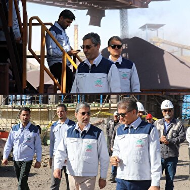 علی رسولیان، مدیرعامل فولاد سنگان همراه با تنی چند از معاونین و مدیران این شرکت از پروژه های توسعه ای بازدید کرد