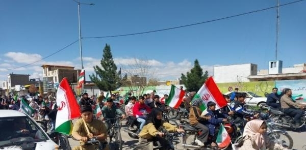 رژه موتورسواران و دوچرخه‌سواران در شهر خاکعلی قزوین، برگزار شد