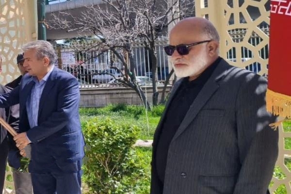 پرچم ایران، نماد ایستادگی پای خون شهداست
