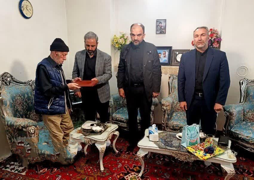 دیدار مسئولان بسیج با خانواده شهیدان والامقام حجت و علی پرنیان در تبریز
