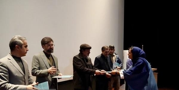 تجلیل از خبرنگار دفاع‌پرس از زنجان در آیین اختتامیه هفته هنر انقلاب