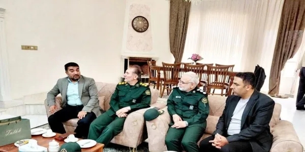 مدیرکل حفظ آثار دفاع مقدس قزوین با فرمانده لشکر ۱۶ زرهی دیدار کرد