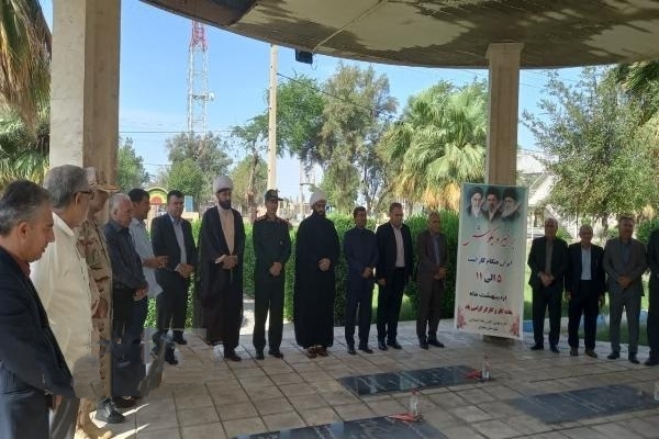 آیین غبارروبی گلزار شهدای دهلران به مناسبت هفته کار و کارگر برگزار شد
