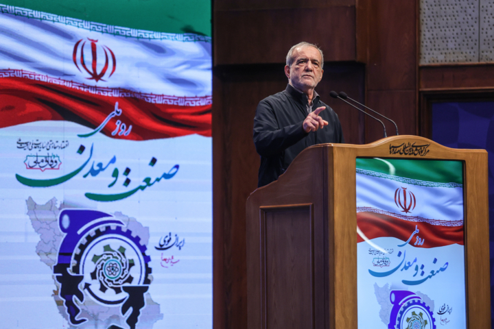 پزشکیان: اظهارنظرهای غیرکارشناسی درباره مذاکرات، دستاوردها را کوچکنمایی میکند پزشکیان: اظهارنظرهای غیرکارشناسی درباره مذاکرات، دستاوردها را کوچکنمایی میکند