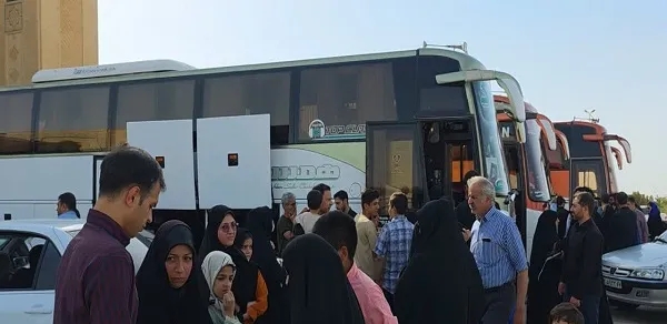 راهی شدن میبدی‌ها برای شرکت در مراسم وداع با رهبر شهید