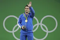 سهراب مرادی مدال خود را به رهبر انقلاب و ملت ایران تقدیم کرد