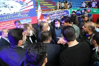 جنجال در انتخابی کشتی آزاد/درگیری و ضربه کشتی گیر پرحاشیه به مامور نیروی انتظامی/ کار به اسپری فلفل کشیده شد