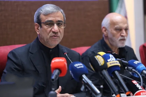 اقامه نماز بر پیکر آقای شهید ایران در حرم مطهر رضوی/ مقدمات تشییع و تدفین رهبر شهید در مشهد فراهم است